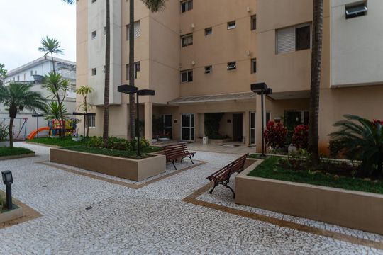 Para comprar apartamento mobiliado na Vila Ipojuca, com 2 quartos e varanda. Piscina no condomínio. — Área Comum