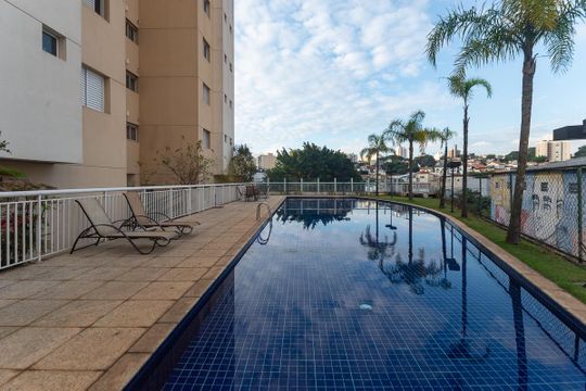 Para comprar apartamento mobiliado na Vila Ipojuca, com 2 quartos e varanda. Piscina no condomínio. — Área Comum