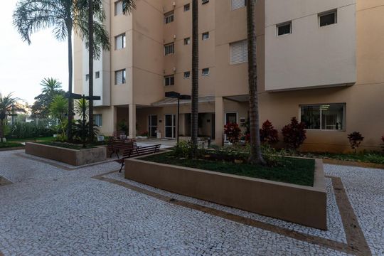 Para comprar apartamento mobiliado na Vila Ipojuca, com 2 quartos e varanda. Piscina no condomínio. — Área Comum