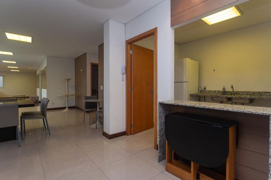 Para comprar apartamento mobiliado na Vila Ipojuca, com 2 quartos e varanda. Piscina no condomínio. — Área Comum