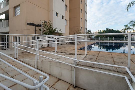 Para comprar apartamento mobiliado na Vila Ipojuca, com 2 quartos e varanda. Piscina no condomínio. — Área Comum