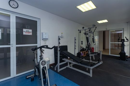 Para comprar apartamento mobiliado na Vila Ipojuca, com 2 quartos e varanda. Piscina no condomínio. — Área Comum