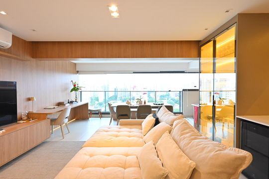 Compra apartamento com varanda e piscina na Vila Clementino. 2 suítes. — Sala