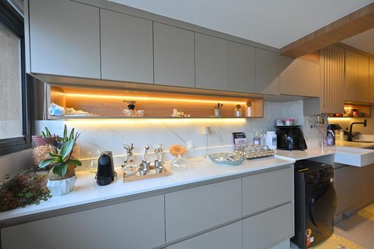 Compra apartamento com varanda e piscina na Vila Clementino. 2 suítes. — Lavanderia