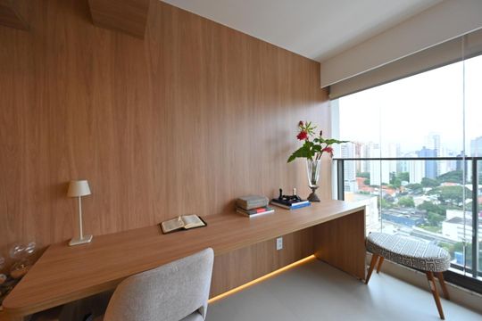 Compra apartamento com varanda e piscina na Vila Clementino. 2 suítes. — Varanda