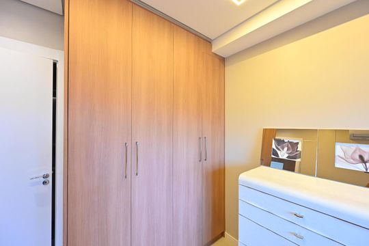Compra apartamento com varanda e piscina na Vila Clementino. 2 suítes. — Suíte 2