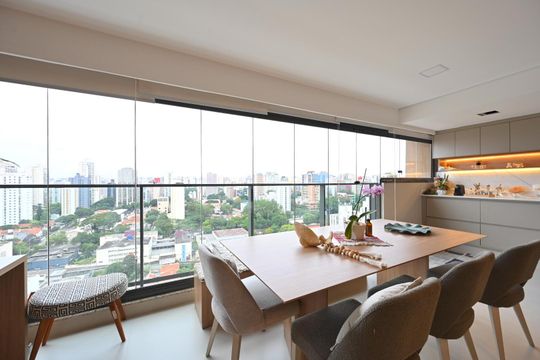 Compra apartamento com varanda e piscina na Vila Clementino. 2 suítes. — Varanda