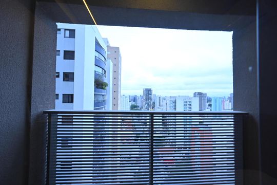 Compra apartamento com varanda e piscina na Vila Clementino. 2 suítes. — Vista da Suíte 2