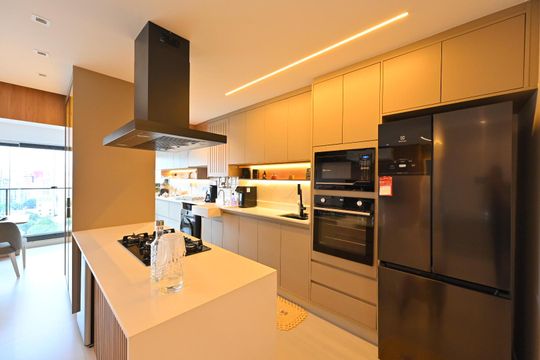 Compra apartamento com varanda e piscina na Vila Clementino. 2 suítes. — Cozinha 