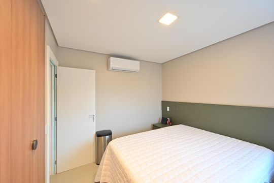 Compra apartamento com varanda e piscina na Vila Clementino. 2 suítes. — Suíte 1