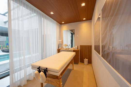 Compra apartamento com varanda e piscina na Vila Clementino. 2 suítes. — Sala de Massagem