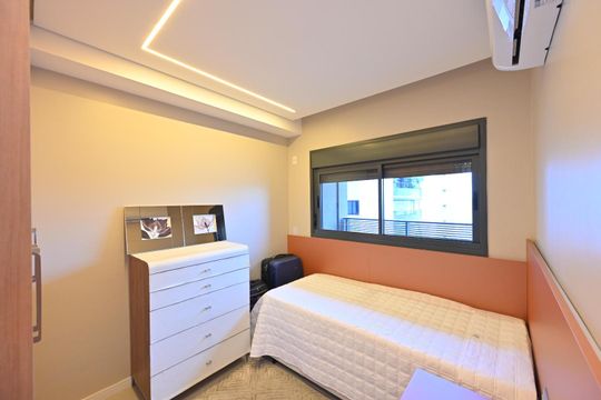 Compra apartamento com varanda e piscina na Vila Clementino. 2 suítes. — Suíte 2