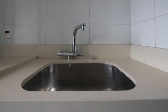 Compra apartamento mobiliado em Vila Olímpia, 3 quartos, varanda, piscina e academia no condomínio. — Área de Serviço
