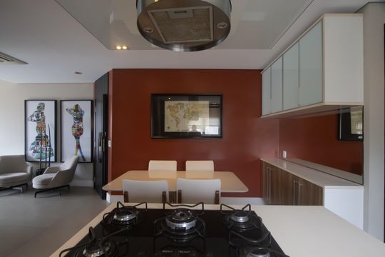 Compra apartamento mobiliado em Vila Olímpia, 3 quartos, varanda, piscina e academia no condomínio. — Cozinha