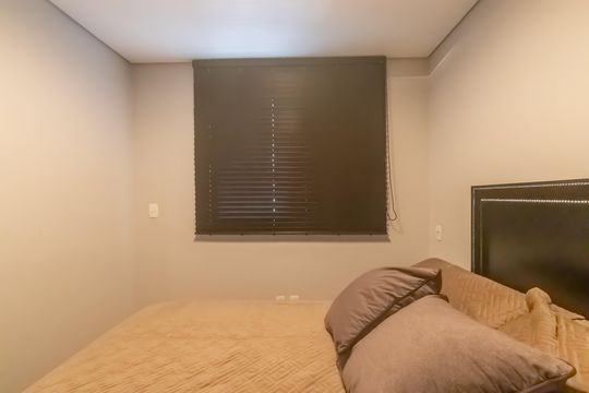 Compra apartamento mobiliado em Vila Olímpia, 3 quartos, varanda, piscina e academia no condomínio. — Quarto 1
