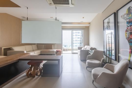 Compra apartamento mobiliado em Vila Olímpia, 3 quartos, varanda, piscina e academia no condomínio. — Sala