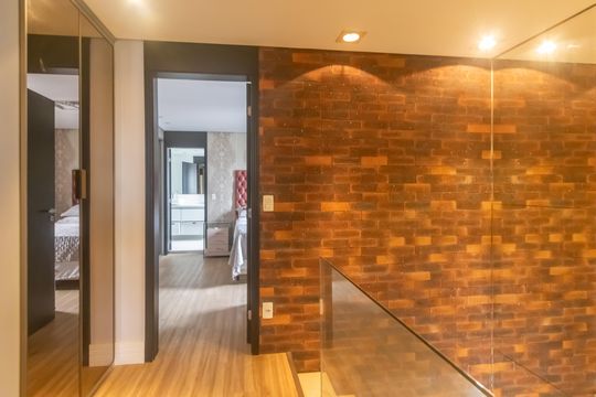 Compra apartamento mobiliado em Vila Olímpia, 3 quartos, varanda, piscina e academia no condomínio. — Corredor