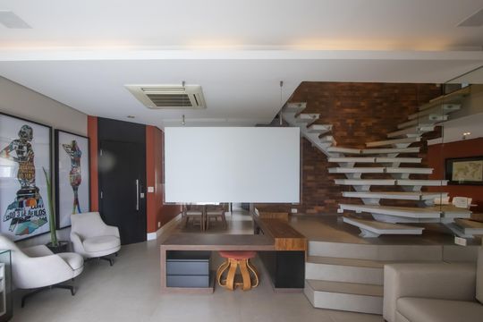 Compra apartamento mobiliado em Vila Olímpia, 3 quartos, varanda, piscina e academia no condomínio. — Sala