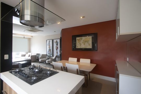 Compra apartamento mobiliado em Vila Olímpia, 3 quartos, varanda, piscina e academia no condomínio. — Cozinha