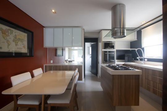 Compra apartamento mobiliado em Vila Olímpia, 3 quartos, varanda, piscina e academia no condomínio. — Cozinha