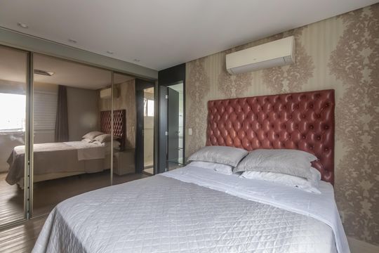 Compra apartamento mobiliado em Vila Olímpia, 3 quartos, varanda, piscina e academia no condomínio. — Quarto Suíte