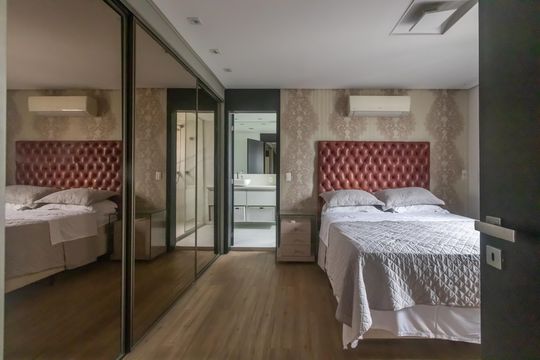 Compra apartamento mobiliado em Vila Olímpia, 3 quartos, varanda, piscina e academia no condomínio. — Quarto Suíte
