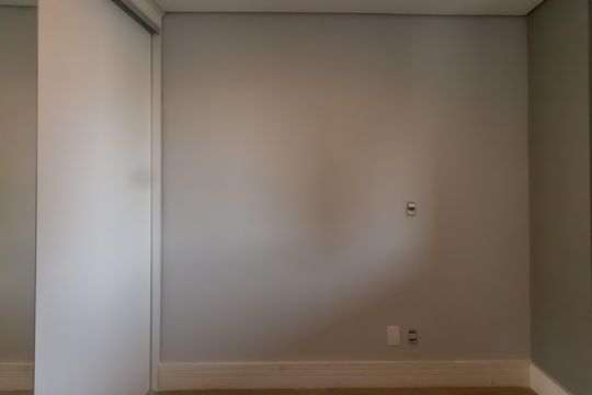 Compra apartamento mobiliado em Vila Olímpia, 3 quartos, varanda, piscina e academia no condomínio. — Quarto 2
