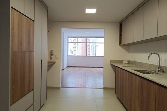 Comprar apartamento no Jardim Paulista com 3 quartos. — Cozinha