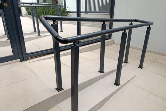 Comprar apartamento no Jardim Paulista com 3 quartos. — Rampa de acesso