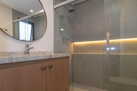 Compra apartamento no Parque Colonial com 3 quartos, churrasqueira, varanda e quintal. — Banheiro da Suíte 1