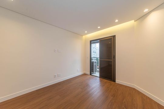 Compra apartamento no Parque Colonial com 3 quartos, churrasqueira, varanda e quintal. — Suite 2