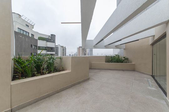 Compra apartamento no Parque Colonial com 3 quartos, churrasqueira, varanda e quintal. — Cobertura - Piscina