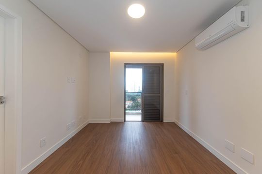 Compra apartamento no Parque Colonial com 3 quartos, churrasqueira, varanda e quintal. — Suite 3
