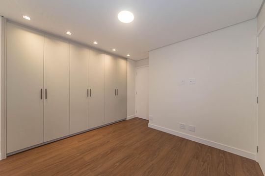 Compra apartamento no Parque Colonial com 3 quartos, churrasqueira, varanda e quintal. — Suite 1
