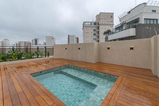 Compra apartamento no Parque Colonial com 3 quartos, churrasqueira, varanda e quintal. — Cobertura - Piscina