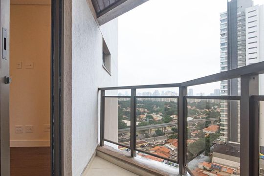 Compra apartamento no Parque Colonial com 3 quartos, churrasqueira, varanda e quintal. — Suite 2 - Sacada