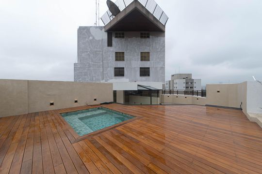 Compra apartamento no Parque Colonial com 3 quartos, churrasqueira, varanda e quintal. — Cobertura - Piscina