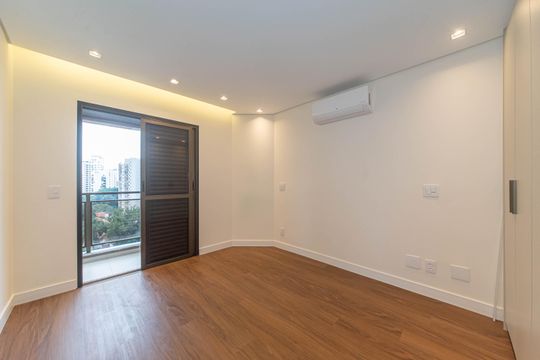Compra apartamento no Parque Colonial com 3 quartos, churrasqueira, varanda e quintal. — Suite 2
