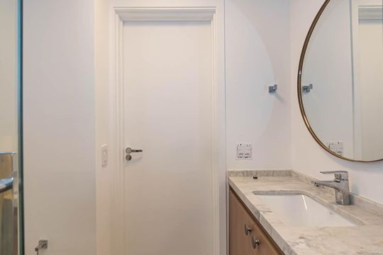 Compra apartamento no Parque Colonial com 3 quartos, churrasqueira, varanda e quintal. — Banheiro da Suíte 1