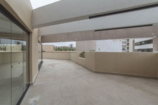 Compra apartamento no Parque Colonial com 3 quartos, churrasqueira, varanda e quintal. — Cobertura - Piscina