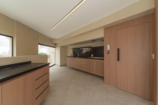 Compra apartamento no Parque Colonial com 3 quartos, churrasqueira, varanda e quintal. — Area Gourmet