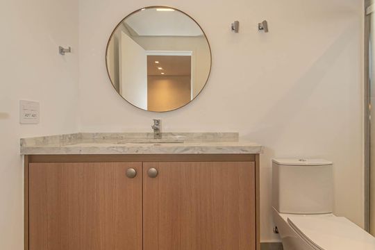 Compra apartamento no Parque Colonial com 3 quartos, churrasqueira, varanda e quintal. — Banheiro da Suíte 3