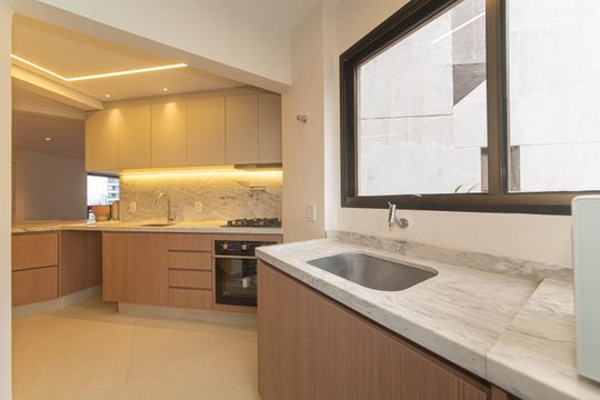 Compra apartamento no Parque Colonial com 3 quartos, churrasqueira, varanda e quintal. — Lavanderia