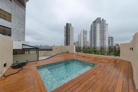 Compra apartamento no Parque Colonial com 3 quartos, churrasqueira, varanda e quintal. — Cobertura - Piscina
