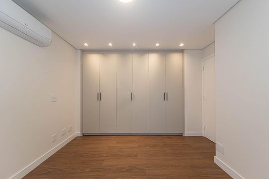 Compra apartamento no Parque Colonial com 3 quartos, churrasqueira, varanda e quintal. — Suite 1