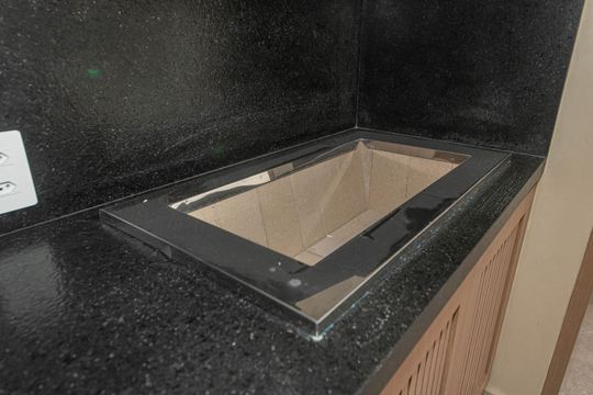 Compra apartamento no Parque Colonial com 3 quartos, churrasqueira, varanda e quintal. — Area Gourmet