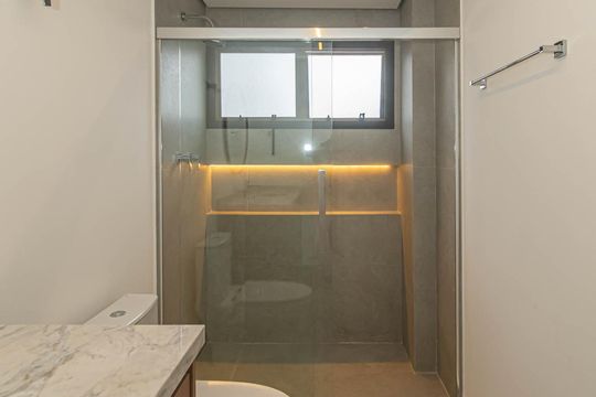 Compra apartamento no Parque Colonial com 3 quartos, churrasqueira, varanda e quintal. — Banheiro da Suíte 3
