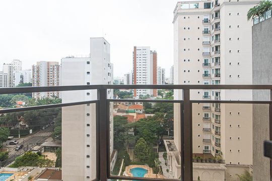 Compra apartamento no Parque Colonial com 3 quartos, churrasqueira, varanda e quintal. — Suite 2 - Sacada