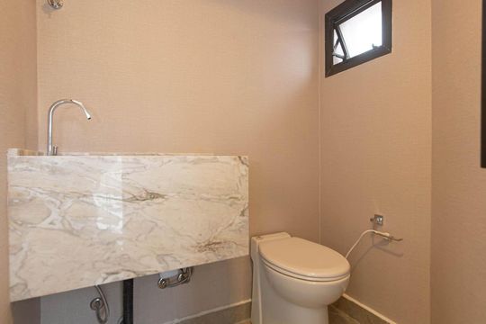 Compra apartamento no Parque Colonial com 3 quartos, churrasqueira, varanda e quintal. — Area Gourmet - Lavabo