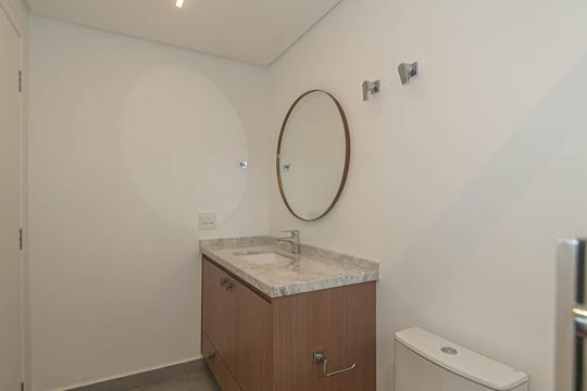 Compra apartamento no Parque Colonial com 3 quartos, churrasqueira, varanda e quintal. — Banheiro da Suíte 3